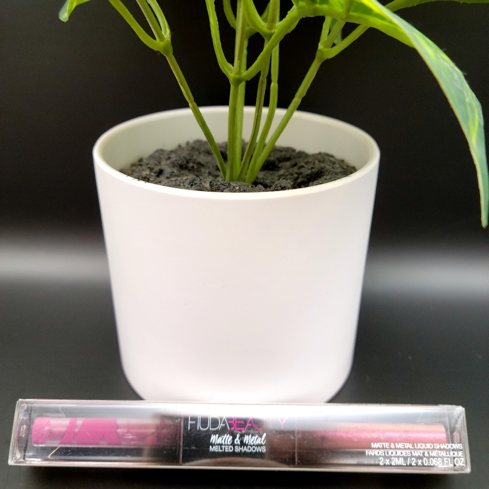 Huda beauty Matte and metal double ended liquid eyeshadow